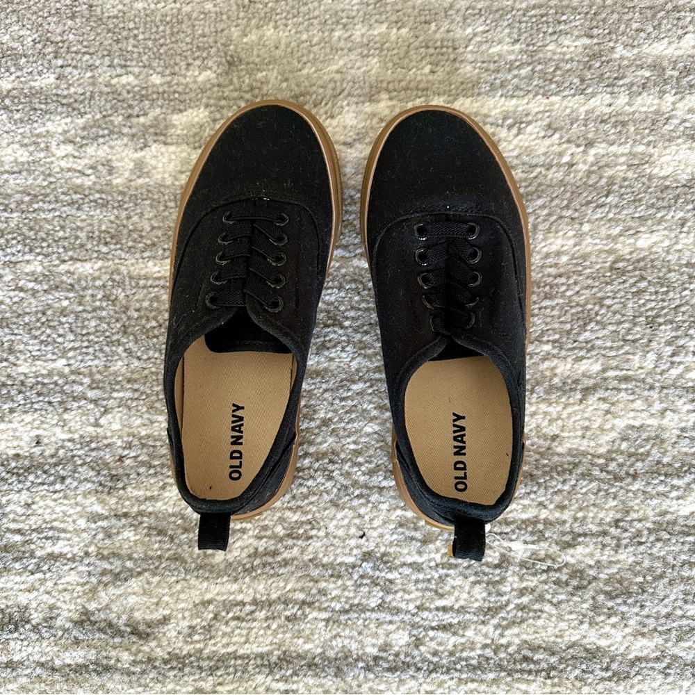 KIDS: old navy shoes